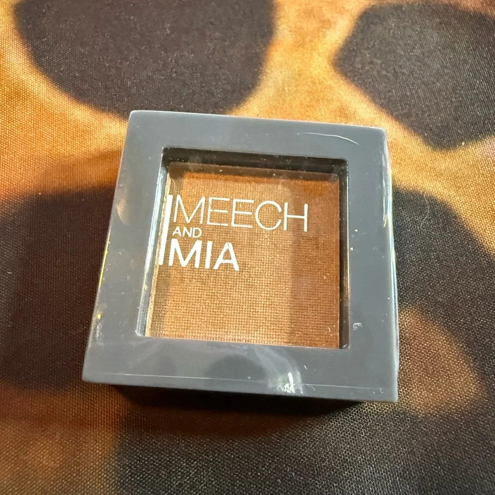 Makeup bundle with Ipsy cosmetic bag. See pics for more details.